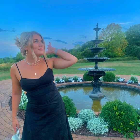 Meet your Posher, Sarah - Picture 2 of 4